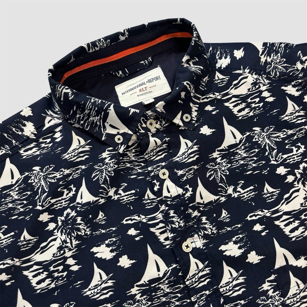 International Report Mens XLT Hawaiian Shirt Navy White Sailboats Islands